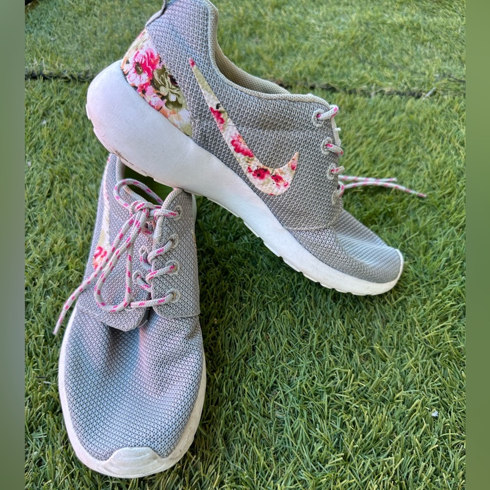 Limited addition floral Nike shoes!